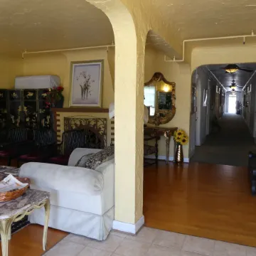 Hotel del Flores Отели рядом с достопримечательностью «Golden Triangle»