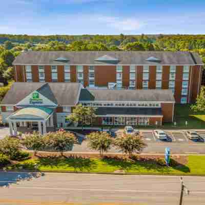 Holiday Inn Express Williamsburg North Hotel Exterior