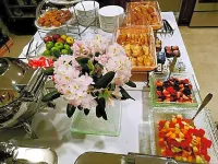 Sydney Boutique Inn & Suites - breakfast
