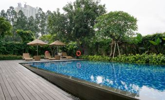 Stylish and Luxury 2Br Apartment in Veranda Residence Puri