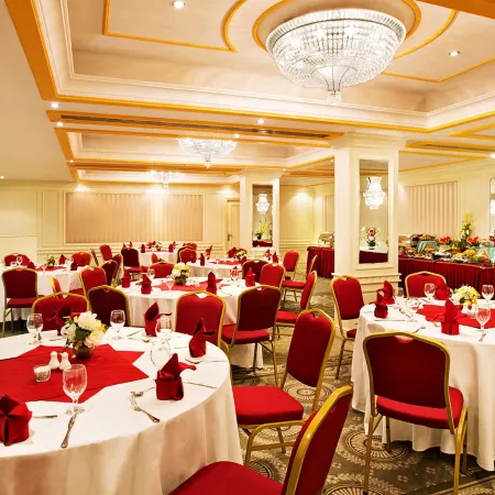 Admiral Plaza Hotel Отели рядом с достопримечательностью «Рынок Мина-базар»