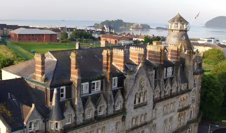 Duke of Cornwall Hotel Отели рядом с достопримечательностью «Mayflower International Marina»