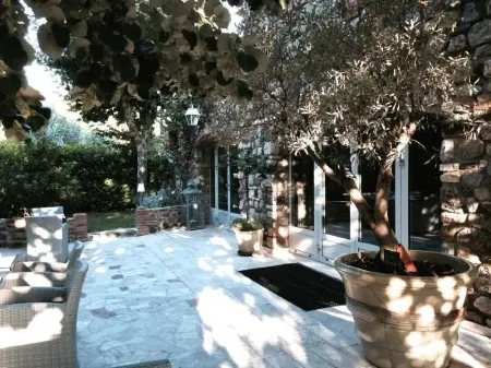 Le Relais des Chartreuses Отели в г. Ллоро