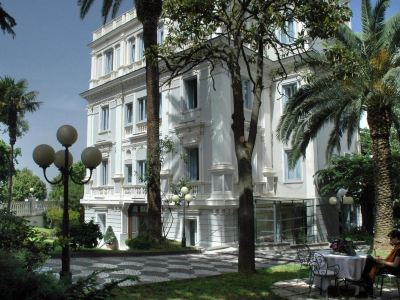 Hotel Flora