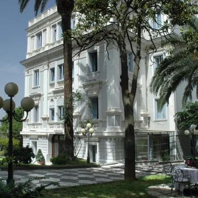 Hotel Flora Hotels near Frascati Cathedral