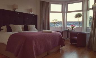 Boat House Super Suites - Housity