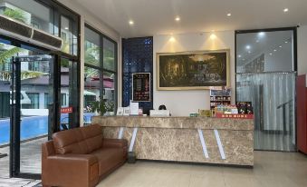 East Holiday Hotel
