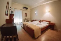 Hotel King Pyrros Hotels in Velissarios