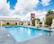 蒙哥馬利東蒙蒂塞洛舒適套房飯店