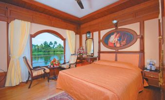 Sterling House Boat Lake Palace Alleppey