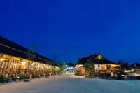 Chatsuree Boutique Resort Отели в г. 