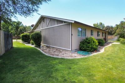 Hotel Exterior ? Mins from Bsu Stadium ? Entertainer`s Dream! Photo