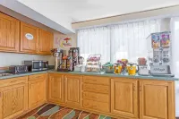 Super 8 by Wyndham Stafford - breakfast