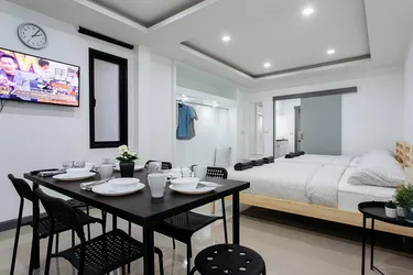 รูปภาพของสตูดิโอ อพาร์ตเมนต์ 1 ห้องน้ำส่วนตัว ขนาด 42 ตร.ม. – สาทร