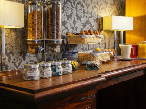 Clifden House by Nina