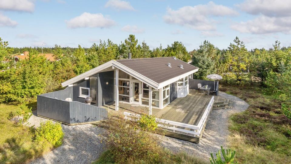 "Alethe" - 1km from the Sea