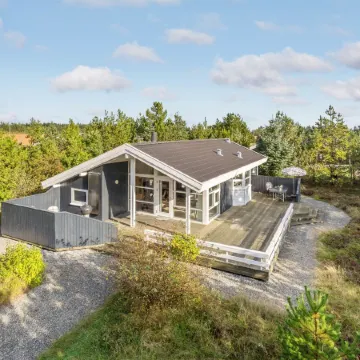 "Alethe" - 1km from the Sea