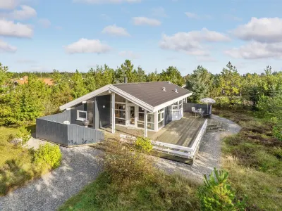 "Alethe" - 1km from the Sea Hotels near Galleri Salshus