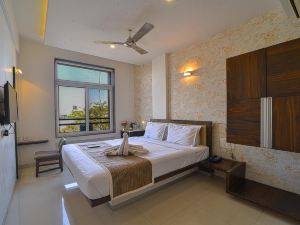 Hotel Sri Sri Executive, Kolhapur - 5 Min Away from Mahalaxmi Temple