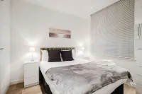 Trafalgar Square by Excel Apartments Các khách sạn ở Canary Wharf
