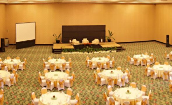 Sintesa Peninsula Hotel