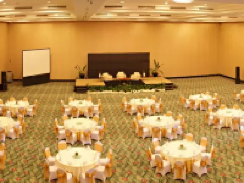 Sintesa Peninsula Hotel