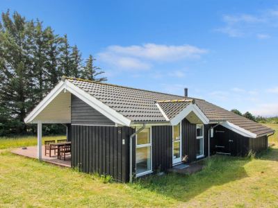 "Bengt" - 1km from the Sea