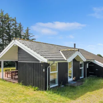 "Bengt" - 1km from the Sea