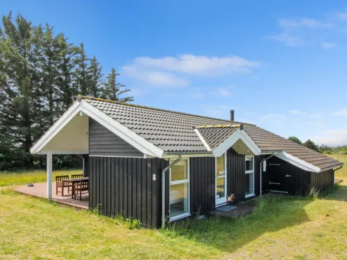 "Bengt" - 1km from the Sea