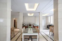 Grand Arjuna Hotel فنادق في Cidadap