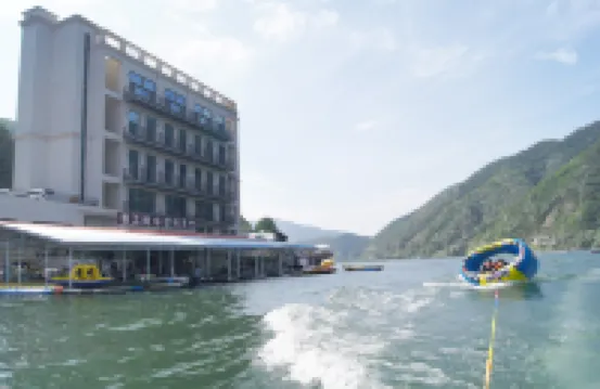 加平海豚度假村