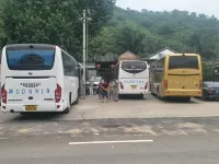 Luanping Famous Farmyard - Bãi đậu xe