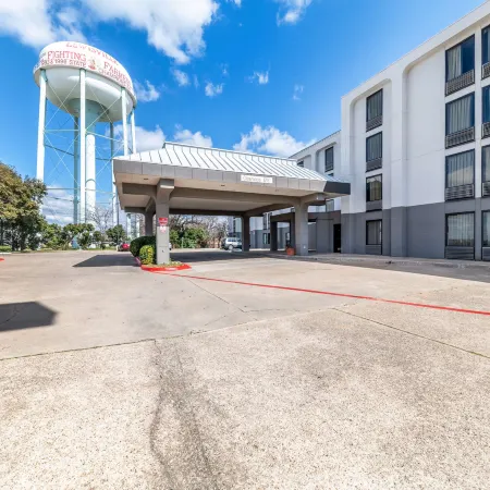 Motel 6 Lewisville, TX - Medical City