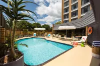 Atura Albury - Pool