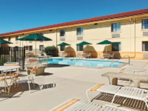 La Quinta Inn by Wyndham Champaign Hotels in Champaign