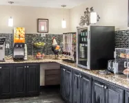 Econo Lodge Inn and Suites - Jackson - فطور