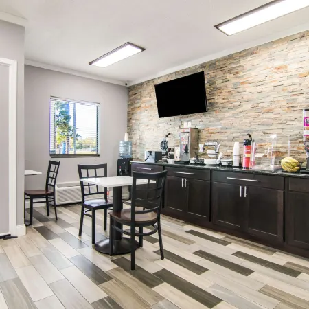 Super 8 by Wyndham Perry GA Hotels in Perry