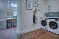 Hill House Country Estate - Princes Gate