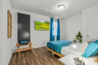 Urban Chic Apartments Near Center City Hotels near Shops at 69th Street