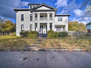 Historic Family Home 2 Mi to Lake Erie and Zoo!