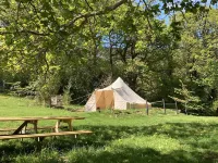 Wood Cabin & 4 Large Bell Tents - Hapus Hideaway Hotel di Llansannan
