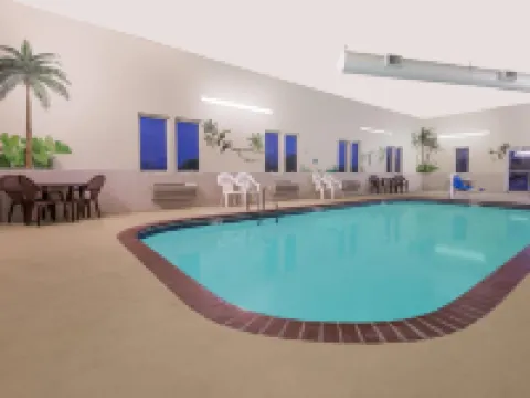 Super 8 by Wyndham Ottawa Hotels in Ottawa