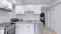 Charming 2- Bedroom with Free Parking Space Hotels near SmartCentres Whitby Shores