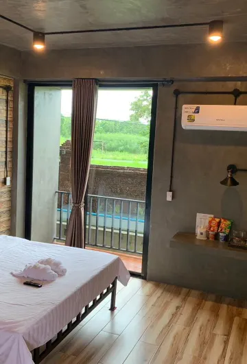 ห้องดีลักซ์ เตียงใหญ่ 1 เตียง