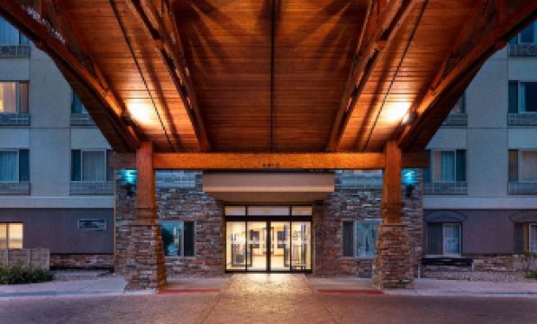 Holiday Inn Express & Suites DENVER AIRPORT by IHG