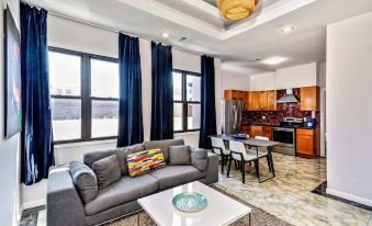 Retreat in a Stylish 2Bd Apartment in the Heart of the City
