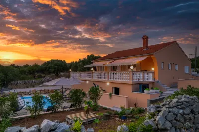 Villa Akulica with Heated Outdoor Pool and Seaview