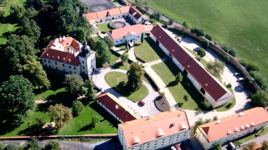 Pytloun 邸堡酒店 Ctěnice