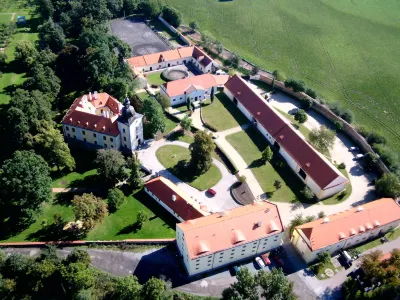 Pytloun 邸堡飯店 Ctěnice