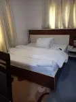 Eleventh House Hotel & Suites Отели в г. 